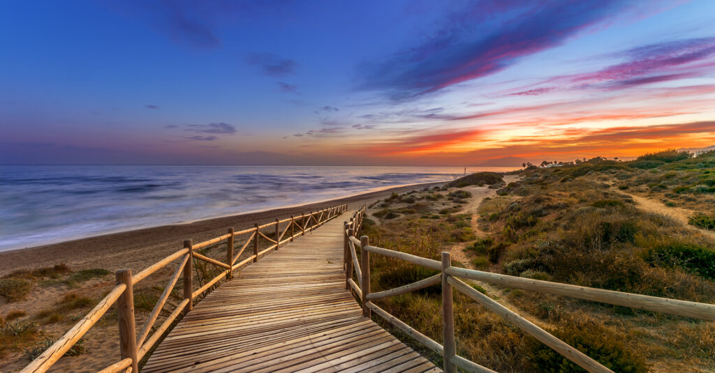 Vivir en Marbella Este: naturaleza, playas y calidad de vida en una de las zonas más completas de la Costa del Sol